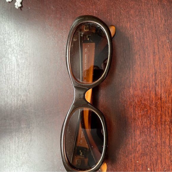 Vintage pair of Fendi sunglasses - Picture 2 of 8